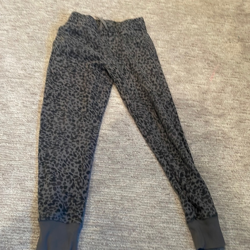 Black and gray cheetah, print joggers Old Navy 10 12 used